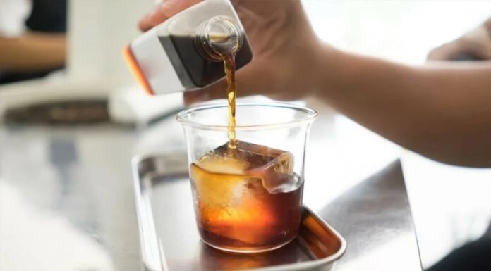 “Sip on Iced Black Coffee – A Healthy Treat for Your Taste Buds and Waistline”
