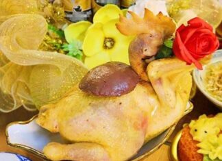 The Perfectly Poached Chicken for a Táo Quân Offering: A Golden, Glossy, and Intact Ritual.