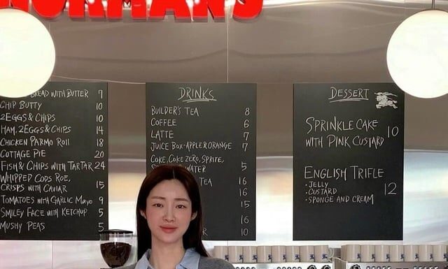 10 Style Tips for Women Over 40 to Look Chic in Mini Skirts