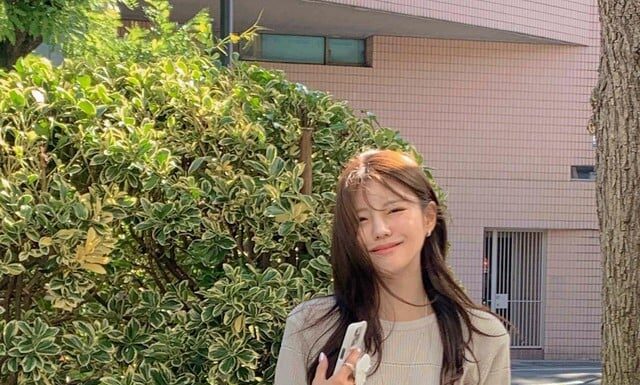 10 Chic Ways to Style a Mini Skirt for Cold Weather