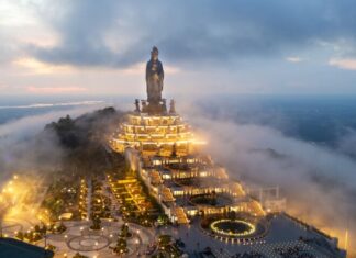 The Ultimate Guide to Scaling the “Roof of the South”: Unveiling the Mystique of a Tragic Love Story and Its Enigmatic Dreams in Vietnamese History