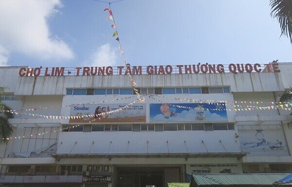 The Bustling Marketplace of Bac Ninh: A Wholesale Hub with Unbeatable Prices