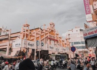 The Heart of Saigon: A Bustling Year-Round Market, Affectionately Known as the “Market for the Wealthy” Remains a Vibrant Hub of Activity.