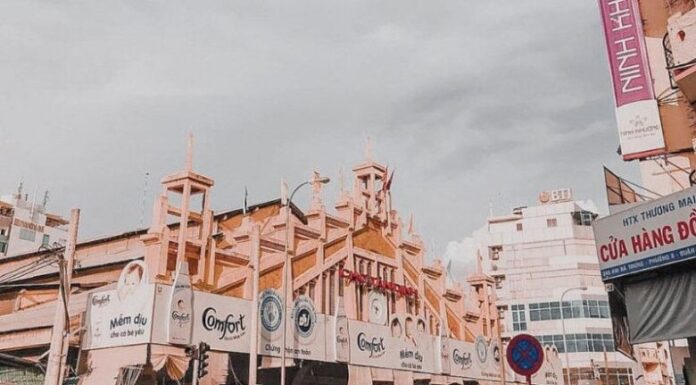 The Heart of Saigon: A Bustling Year-Round Market, Affectionately Known as the “Market for the Wealthy” Remains a Vibrant Hub of Activity.