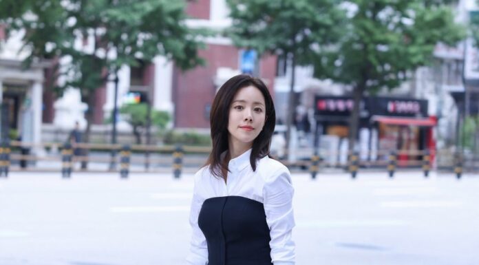 The Fashion-Forward Career Woman’s Guide to Year-Round Office Chic: Steal the Style of “Rooftop Prince” Star