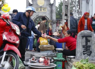 The Mystical Second-Day-of-Tet Market in Hai Duong: A Unique Tradition Where Haggling is Forbidden.