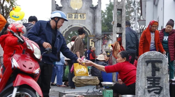 The Mystical Second-Day-of-Tet Market in Hai Duong: A Unique Tradition Where Haggling is Forbidden.