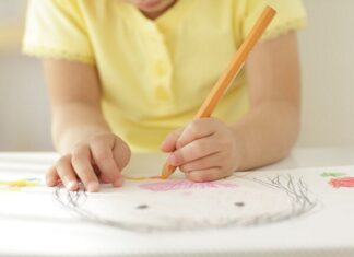 Don’t Rush to Fix Your Child’s Left-Handedness, Discover the Hidden Benefits and Rejoice