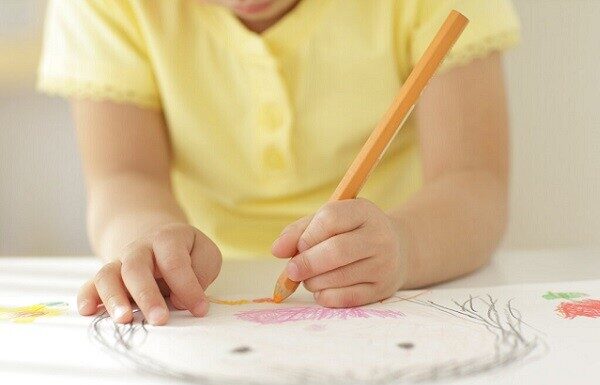 Don’t Rush to Fix Your Child’s Left-Handedness, Discover the Hidden Benefits and Rejoice