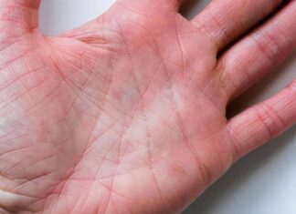 Unlocking the Secrets of Palmistry: Triangle Lines and Their Impact on Wealth and Longevity