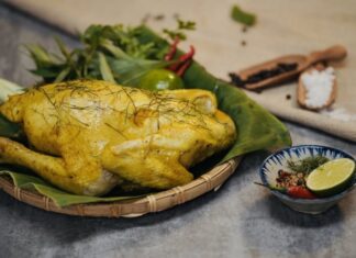 “Poach Chicken in Plain Water: This Simple Method Yields Tender, Delicious Meat Worthy of a 5-Star Restaurant”