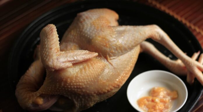 “The Ultimate Guide to Making Golden-Skinned, Tender Salt-Marinated Chicken: A Fail-Proof Recipe for Succulent Deliciousness”