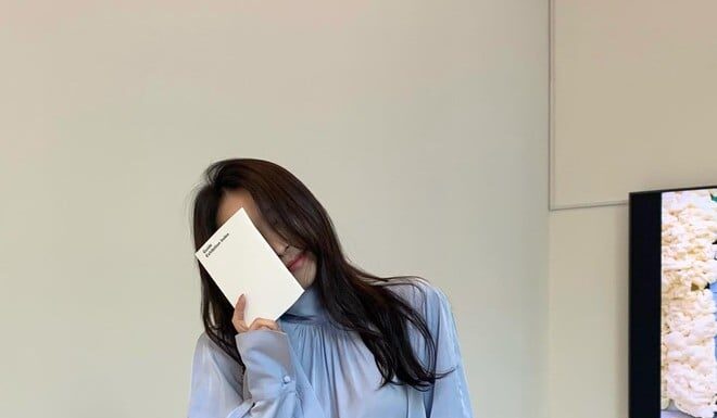 The Ultimate Guide to Ageless Style: 5 Magical Colors to Make any Woman Look Younger