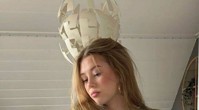 The Ultimate Guide to Styling Jeans: 6 Complimentary Colors to Make a Fashion Statement