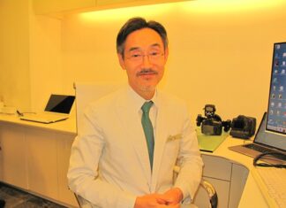 “The Doctor’s 7-Year Hair Transformation: From Thin to Thick, Water-Only Rinsing”