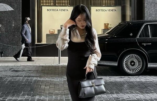 The Ultimate Style Guide: How This Petite Blogger Maximizes Her Height with Essential Wardrobe Staples