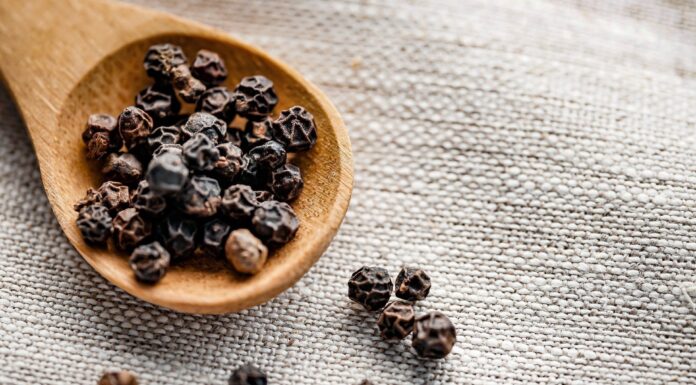 “The Surprising Benefits of a Pre-Bedtime Ritual: A Dash of Pepper in the Belly Button for Men’s Health”