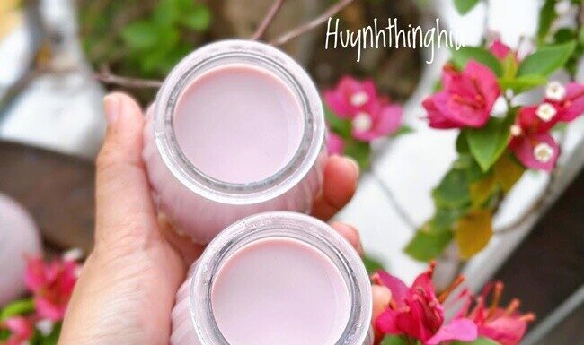 The Perfect Summer Treat: Silky Smooth Mulberry Yogurt