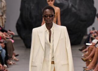 “The Great Shoe Revival”: How a Once-Dated Trend Became a Powerful Fashion Statement