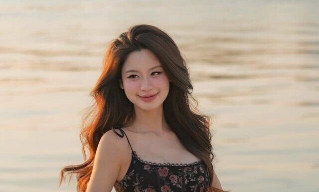 The Ultimate Guide to Taming Frizzy Hair: Battling the Humidity with Style