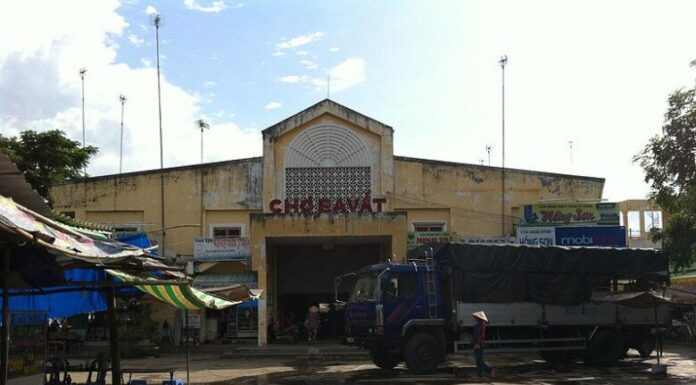 The Once Bustling Marketplace of Ben Tre: A Fading Legacy