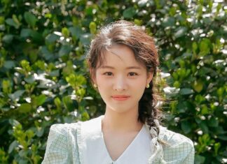 The Peter Pan Collar: A Sisterhood of Style, Capturing the Ethereal with a Touch of Sweet Elegance