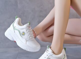 3 Shoe Styles Mature Women Should Avoid