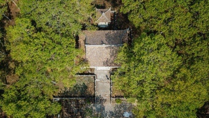 The Forgotten Mausoleum: Unveiling the Hidden Gem Amongst the Pines of Dalat