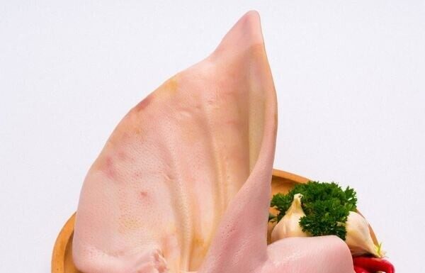 “The Ultimate Guide to Perfectly Cooked Pork Ears: A Secret Brine for a Crispy, White Treat”