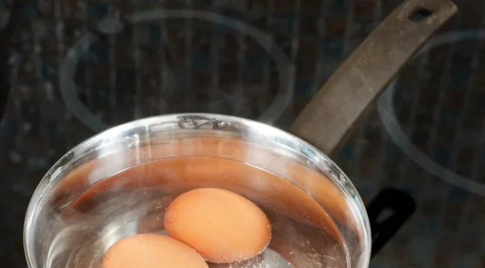 The Ultimate Hack for Perfectly Peeled Hard-Boiled Eggs: A Secret Ingredient for Easy Shell Removal