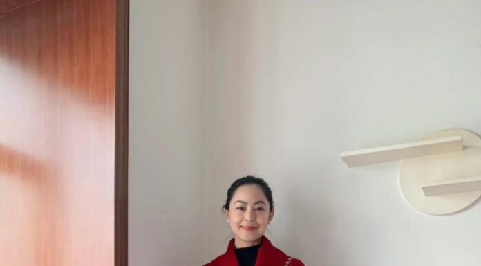 4 Style Tips for Curvier Women Over 40