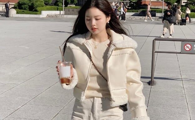 The Ultimate Style Guide: Fashion Blogger Reveals Tips and Tricks for Petite Dressing