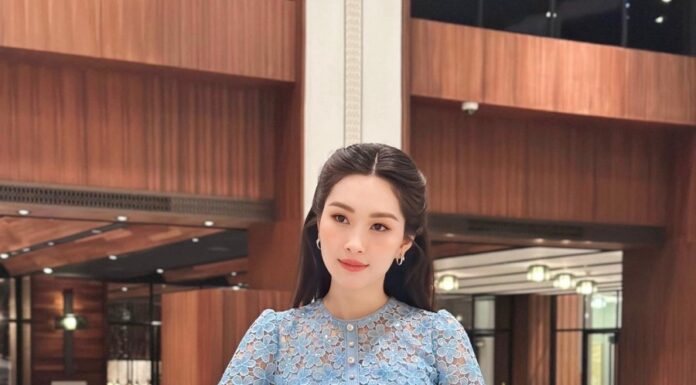 The Ultimate Style Guide: 4 Fashion-Forward Femmes Over 40 in Vbiz