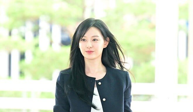 “Suzy and Kim Ji Won’s Unfailing Style: Mastering the Art of Simple yet Striking Fashion”