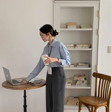 The Ultimate Style Guide: How These 5 Primary Colors, Combined With Blue, Create a Youthful and Trendy Ensemble.