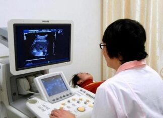 “A Mother’s Unwavering Choice: Embracing Life with a Limb Difference”