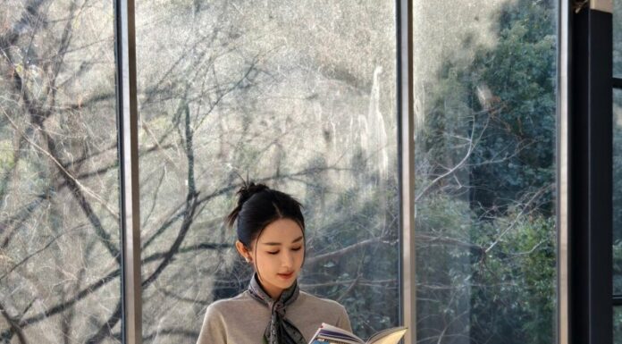 8 Outfit Hacks to Make You Stand Out in the Office