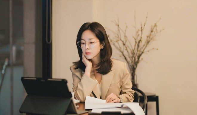 The Princess Returns: Unveiling a Modern Professional Chic Style