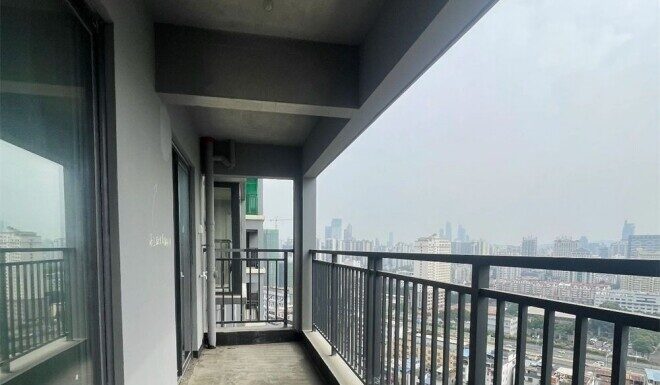 “Why Opting Out of Balcony Railings is a Smart Design Choice”