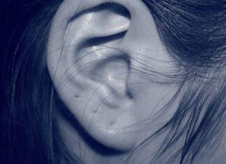 Stop Poking Your Ears! Doctors Warn of 3 Scary Risks: Real Cases That Will Shock You