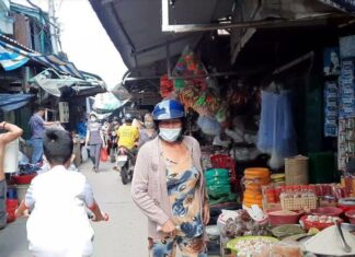 The Bicentennial Market of Soc Trang: A Local Hub of Culinary Delights