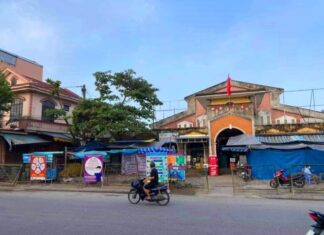 The Market Attached to the Most Famous Landmark in Hue is Now a Culinary “Paradise”, Luring Visitors with Irresistible Delicacies