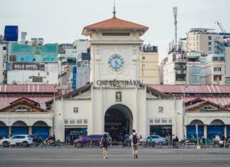 The Market that Stood the Test of Time: From a Riverside Temporary Setup to the Heart and Soul of Saigon