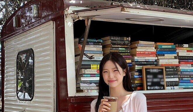 The Ultimate Guide to Stylish Outerwear: Chic Coats to Keep You Warm and Protected This Holiday Season