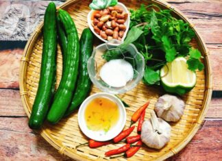 The Ultimate Crunchy Cucumber Salad: A Quick and Easy 4-Step Recipe