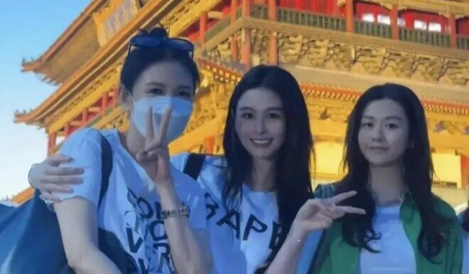 The Ageless Actress: 56-Year-Old Mistaken for Daughter’s Sister, Asked to Remove Mask