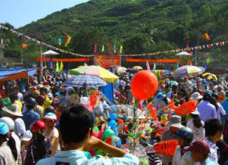 The Weird and Wonderful New Year’s Day Market: Ranked in the “Top 100 Unique Markets of Vietnam”
