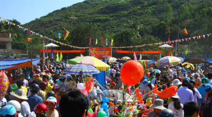 The Weird and Wonderful New Year’s Day Market: Ranked in the “Top 100 Unique Markets of Vietnam”