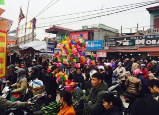The Annual Sixth Day of Lunar New Year Fair: A Bustling Event for Fortuitous Trades