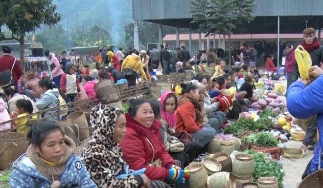 The Strange Market in Thanh Hoa: A Border Town’s Trade Hub Turned Tourist Attraction